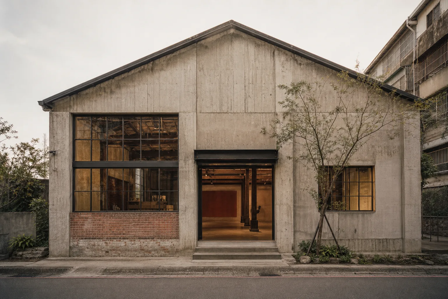 倉庫展演空間外觀 — 改建自舊倉庫的展演場館